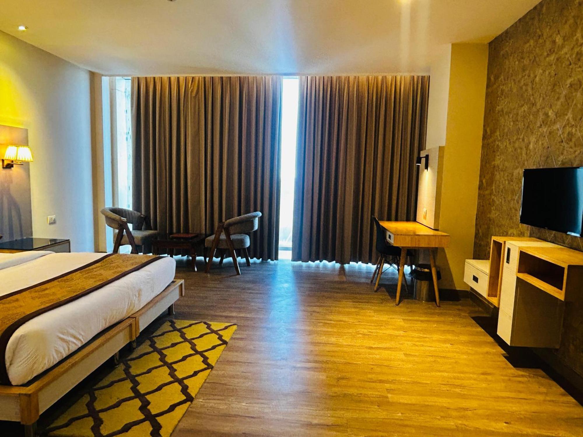 Hotel Sakura Gold Gurgaon Ngoại thất bức ảnh