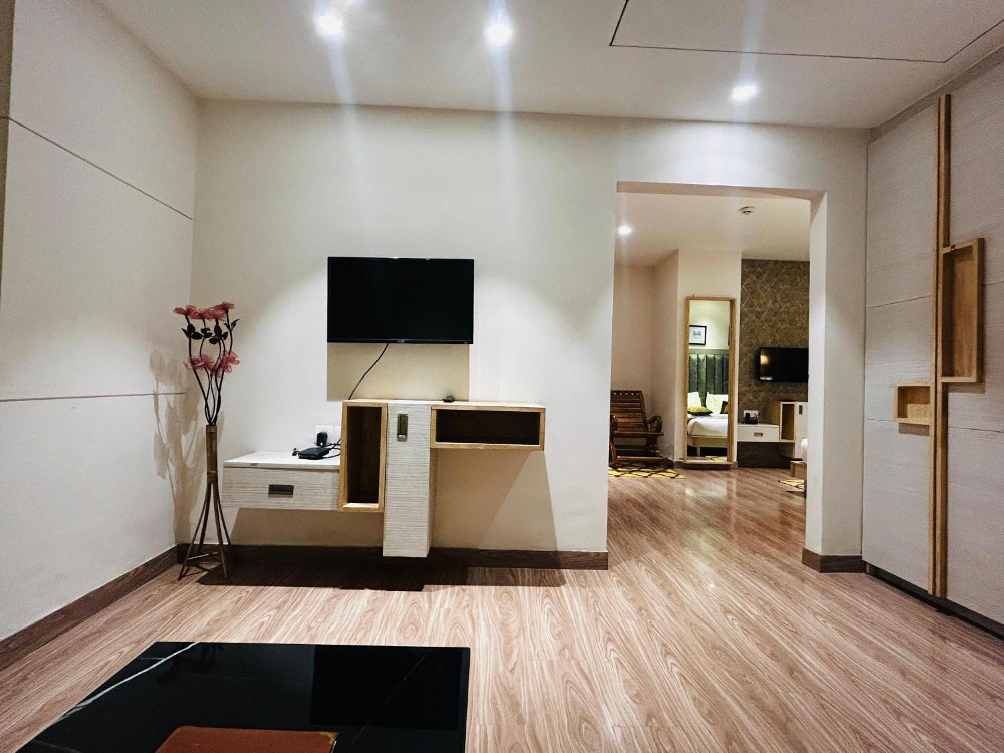Hotel Sakura Gold Gurgaon Ngoại thất bức ảnh