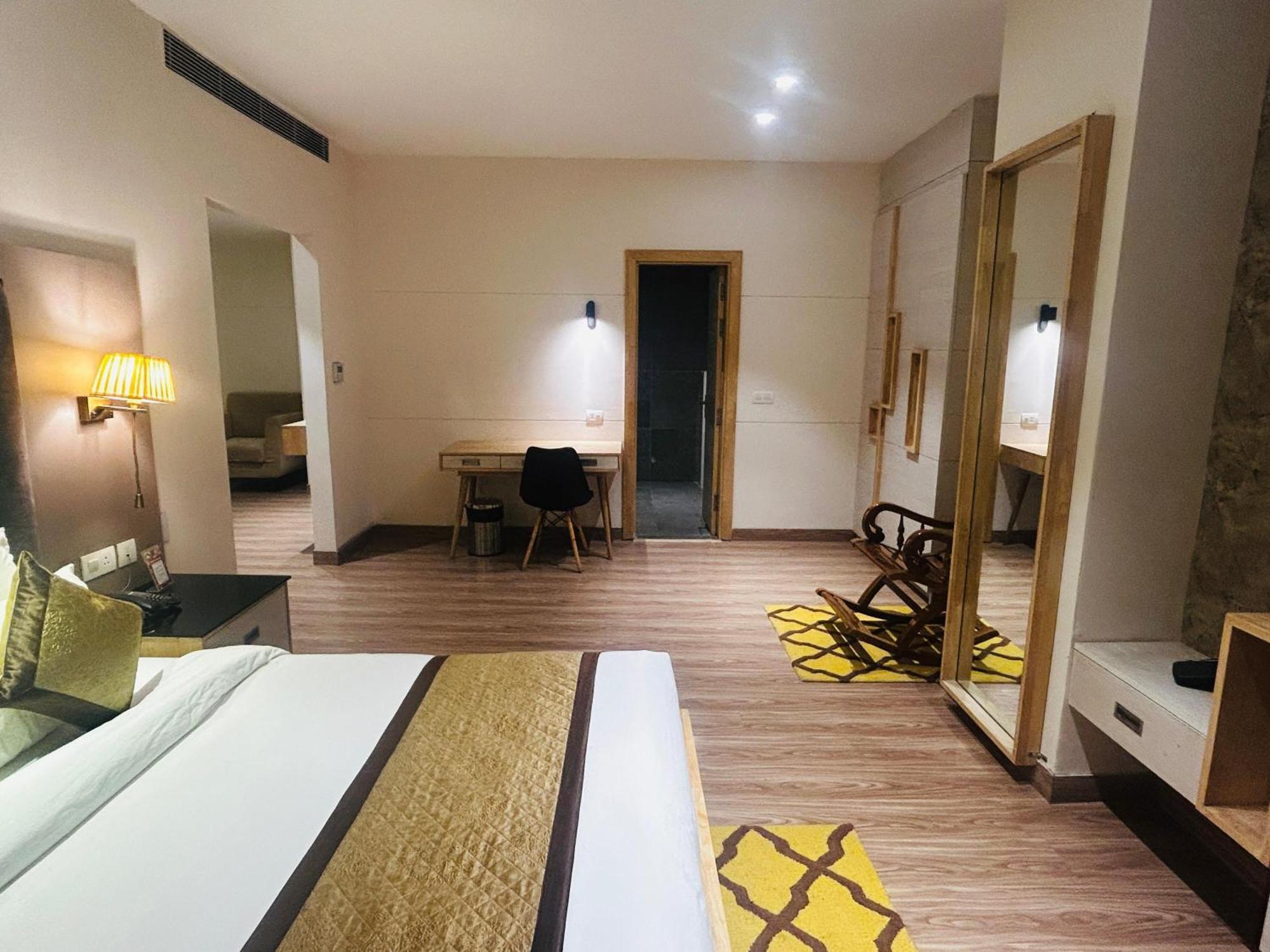 Hotel Sakura Gold Gurgaon Ngoại thất bức ảnh